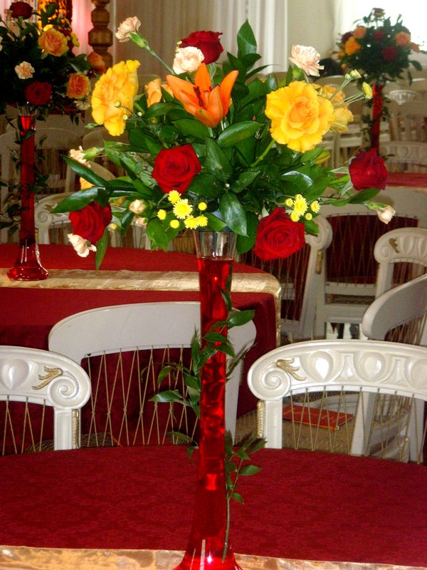 Tall Vase w Posy Style Display